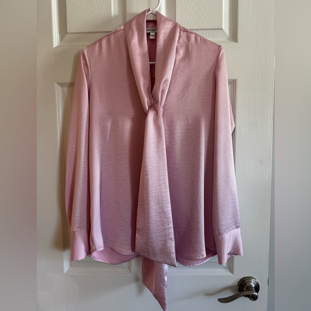 Express Portofino bow tie front button up shirt. Pink size small